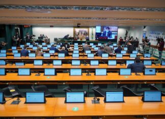 Conselho de Ética arquiva processo contra deputado Filipe Barros