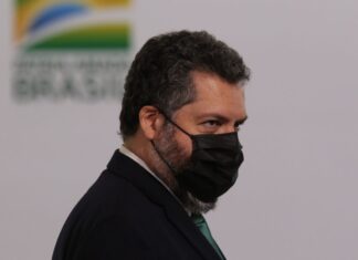 Ernesto Araújo fala sobre ações do Itamaraty contra pandemia
