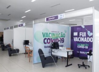 Idosos à partir de 74 anos começaram a se vacinar neste domingo (14) em Barueri