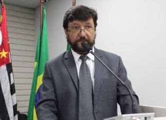 Vereador solicita melhorias em praça da rua Jaú, no Ariston