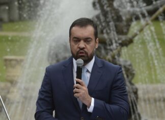 Cláudio Castro toma posse como governador efetivo do Rio