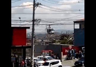 Vítima de acidente na Avenida Inocêncio Seráfico em Carapicuíba é resgatada pelo Águia da Polícia Militar