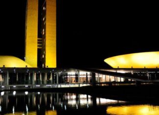 Congresso recebe iluminação amarela em apoio ao combate às hepatites