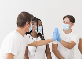 Entidade de apoio ao câncer de mama oferece curso para voluntárias em saúde integrativa