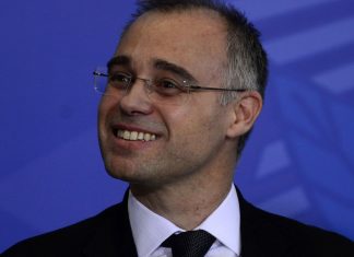 Mesa do Senado envia indicação de André Mendonça à CCJ
