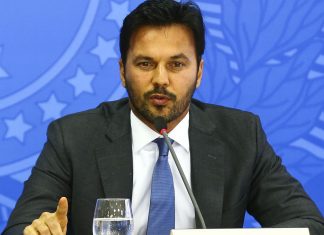 Ministro defende privatização dos Correios em pronunciamento