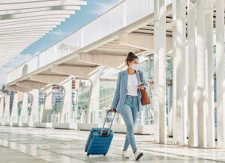 Comprovante de vacinação será parte da rotina de viajantes por todo o mundo