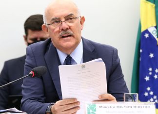 Comissão da Câmara aprova convocação de ministro da Educação