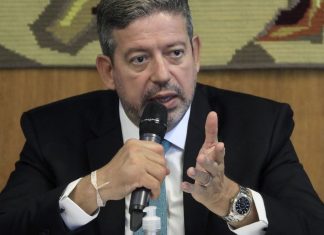 Presidente da Câmara diz que pautará PL que muda cobrança do ICMS