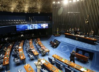 Senado aprova elegibilidade para políticos com contas irregulares