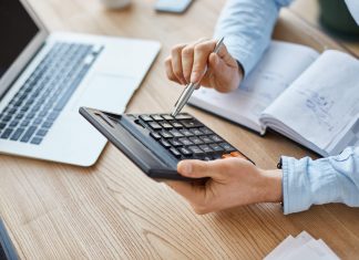 Site lança calculadora de reajuste de mensalidades de 2022 para escolas