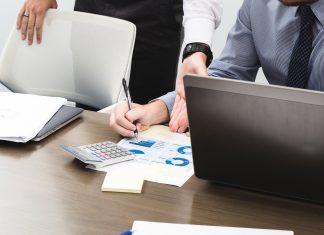 Empresas investem em automação de contratos
