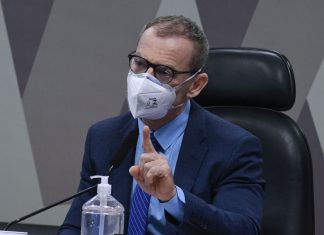 Senador cobra desculpas à comunidade LGBTQIA+ por ataque homofóbico