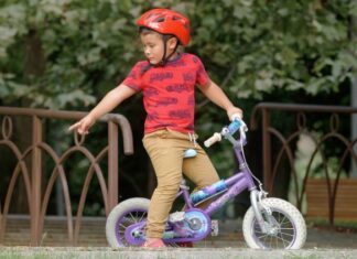 Aro e ajustes da bicicleta são importantes para o uso de crianças
