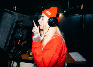Cantora de pop funk lança música abordando a autossabotagem