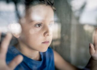 Traumas de infância interferem na saúde mental dos adultos
