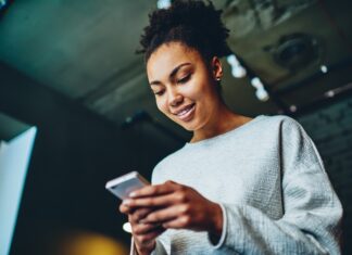 Empresas e clientes se conectam por meio de API de WhatsApp Business