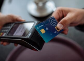 Brasileiros aprovam cartões de pagamento com biometria digital