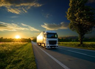 Alta do transporte de carga demanda investimento tecnológico