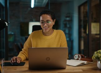 Startups abrem mais de 1.000 bolsas para formação de profissionais de tecnologia