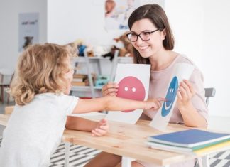 Terapia ABA amplia repertório comportamental de crianças com autismo