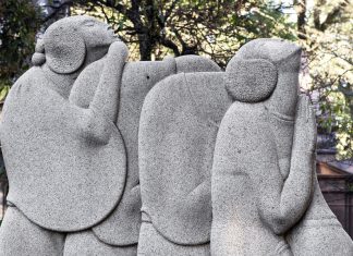 O critico de arte Olívio Tavares de Araújo lança livro em São Paulo