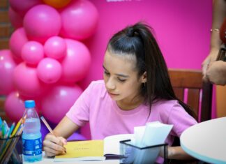 Menina prodígio das finanças: autora mirim lança livro sobre economia financeira
