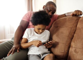 Estudar brincando: tutor virtual ajuda crianças a alcançarem fluência no inglês