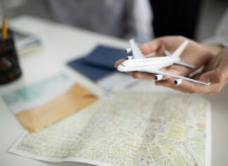 Uso de máscara em aeroportos e voos não é mais obrigatório na Europa