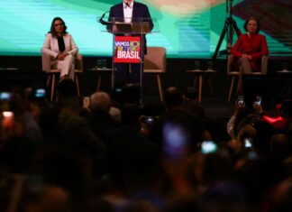 PT lança pré-candidatura de Lula à presidência com Alckmin como vice