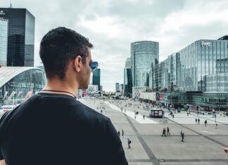 Oportunidades para moradia no exterior surgem como alternativa para brasileiros