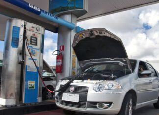 Mesmo com redução do ICMS, gasolina continua alta e motoristas optam pelo GNV