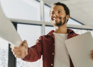 Mercado de trabalho aquecido oferece oportunidades de emprego