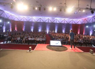 Congresso em Joinville (SC) reúne palestrantes de destaque no mundo dos negócios
