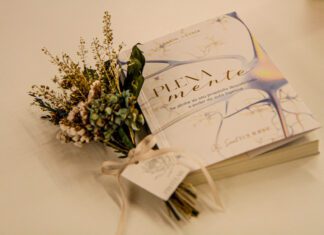 Livro “Plena Mente”, de Renata Moesia, é lançado no Shopping JK, em SP