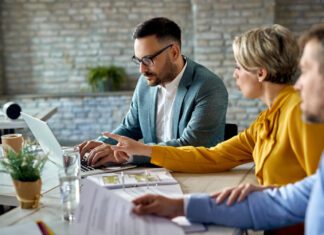 Número de empresas que buscam crédito tem menor avanço anual