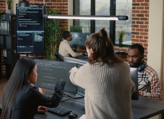 Terceirização é alternativa para as áreas de desenvolvimento de software e de TI