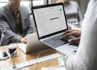 Relacionamento com cliente: 68% das empresas usam e-mail como estratégia