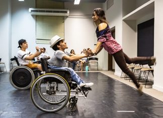 Jaime Arôxa comanda aulas de dança de salão para cadeirantes